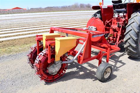 USED - White Corn Planter 6100540 PTO pump, Unverferth cross auger, dry fertilizer,hydraulic fold markers, 6 row set 30", 4" press wheels,insecticide boxes, corn and bean plates,Tires 9. . Corn planter for sale